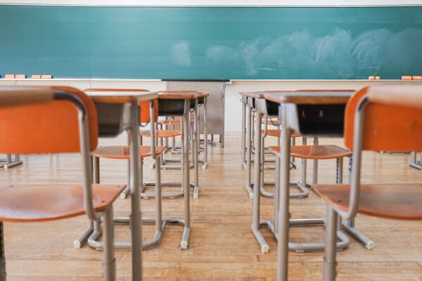 小学校での座る力