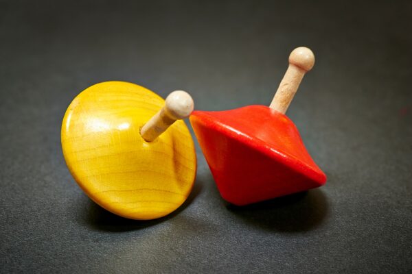 子供の成長に|指先|非認知能力の育みにぴったりのコマ回し
