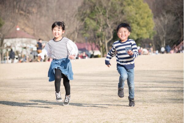 子供は体を動かすことから学んでいる